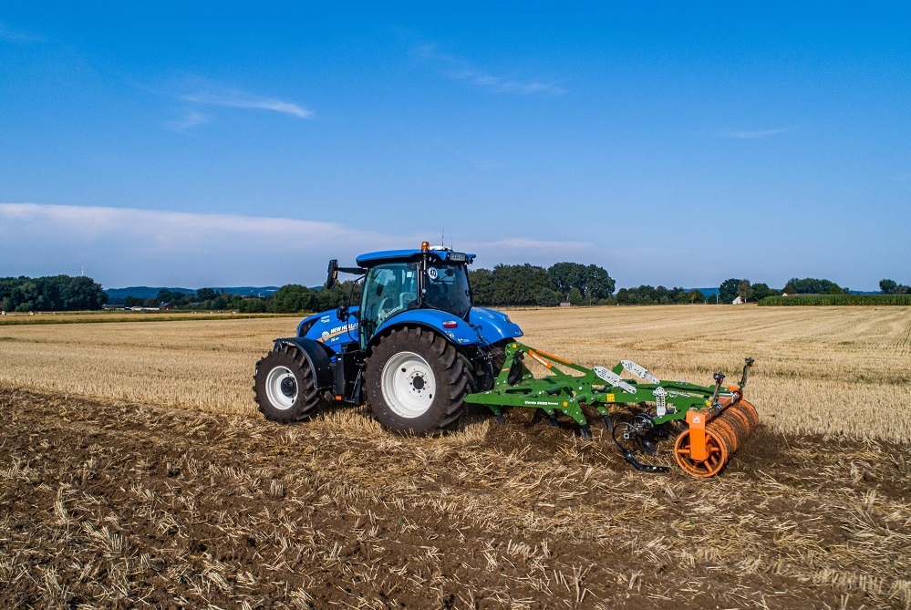 Ondiepe grondbewerking met de AMAZONE C-Mix ganzenvoetschaar