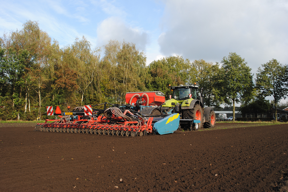 Met de Imants 38FSX opklapbare spitmachine van Imants heeft Loonbedrijf Van Raak uit het Brabants een ware capaciteitsmachine in huis.